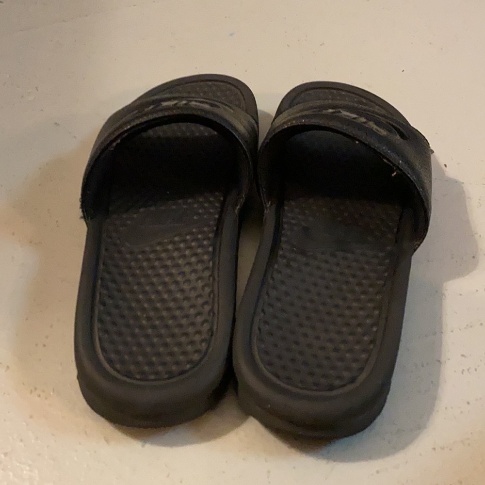 Nike Slides - Picture 2 of 4